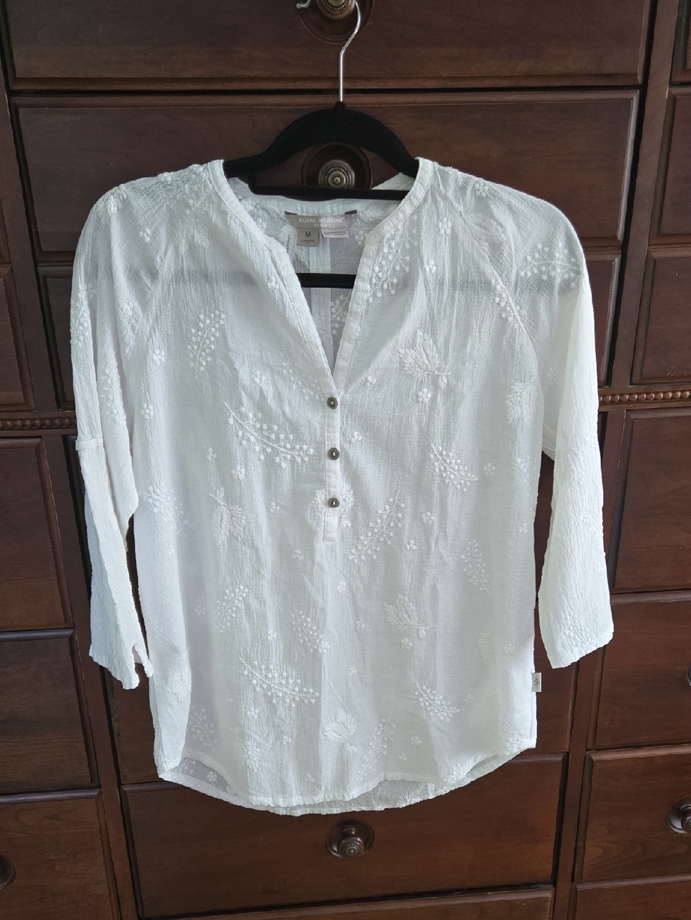 Like New - Royal Robbins Embroidered Blouse White Size Medium. Beautiful! - Picture 2 of 10